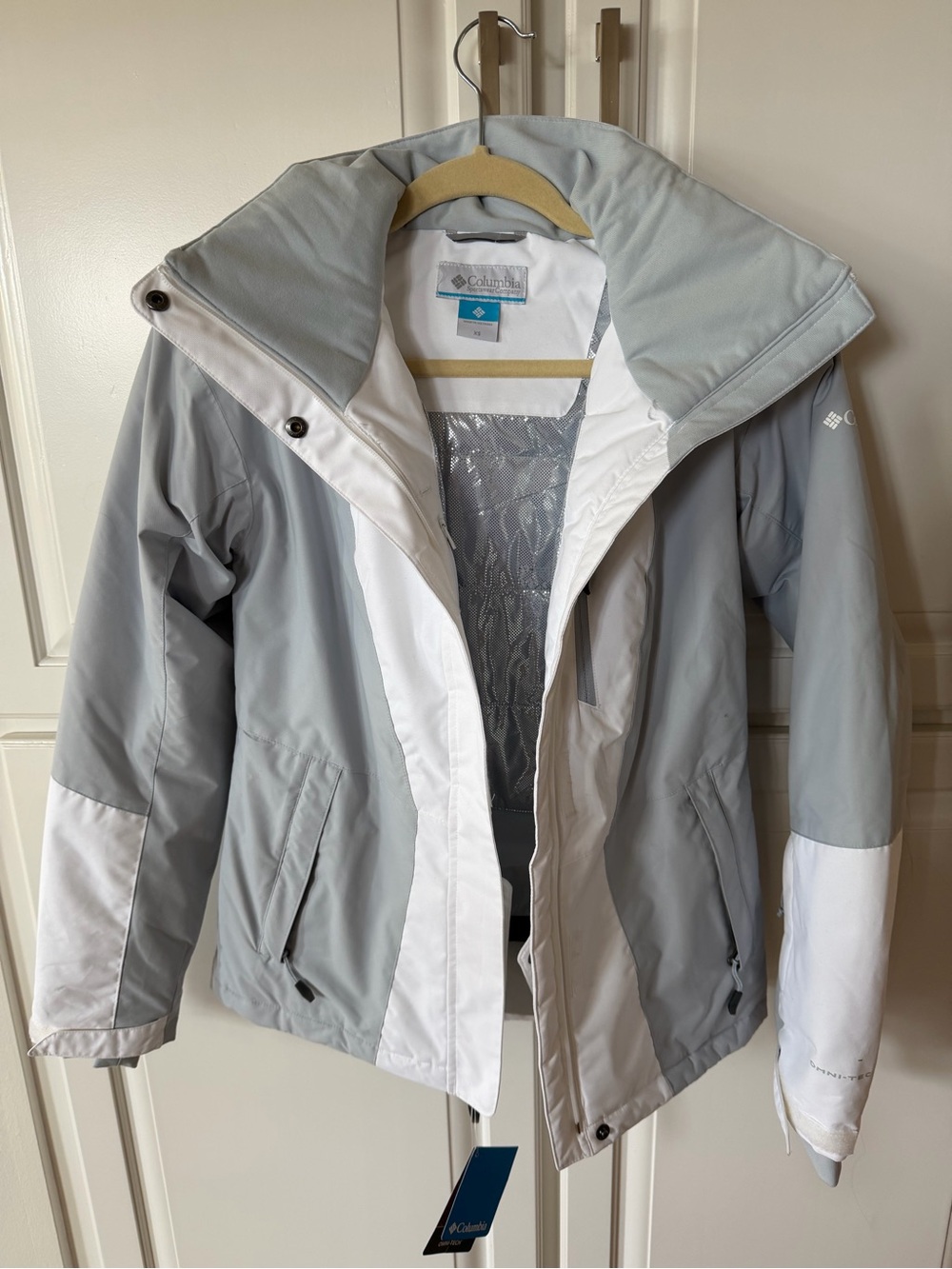 NWT Columbia Womens Light Gray and White Hooded Rain Jacket